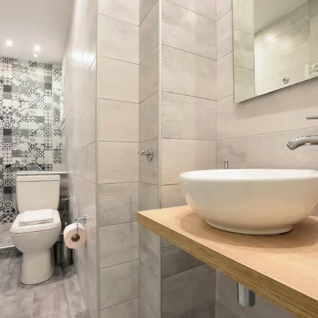 Central Downtown One Bedroom Apartament