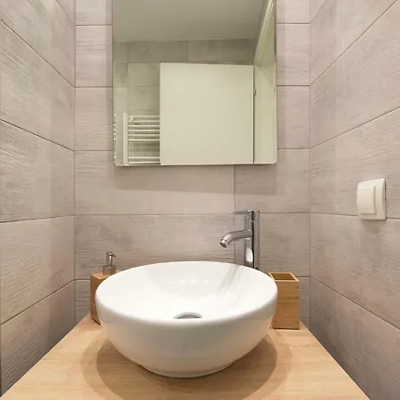 Central Downtown One Bedroom Apartament *