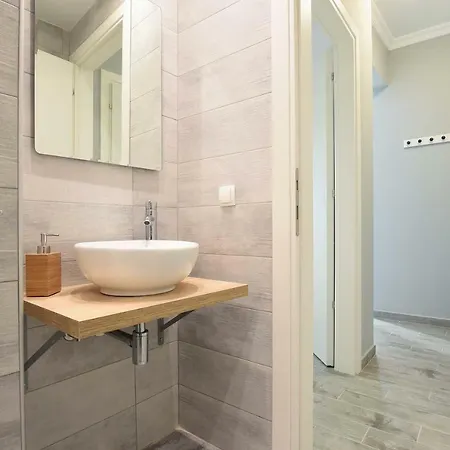 Central Downtown One Bedroom *