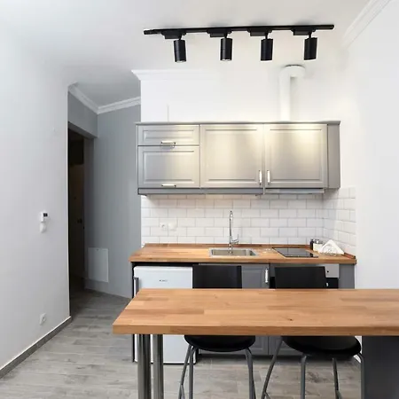 Central Downtown One Bedroom